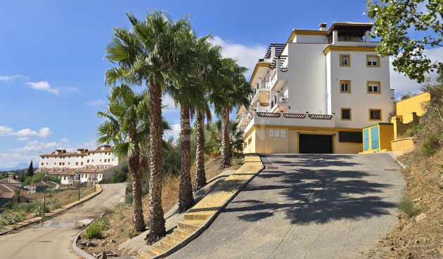 Odsprzedaż - Mieszkanie w bloku - Alcaucín - Inland