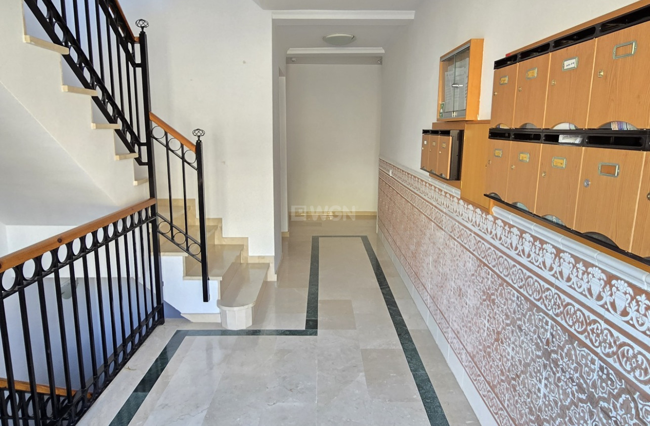 Odsprzedaż - Mieszkanie w bloku - Alcaucín - Inland