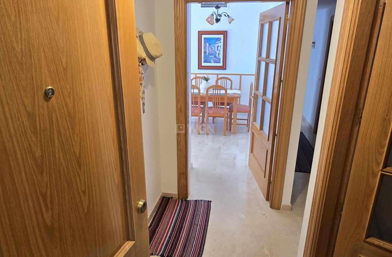 Odsprzedaż - Mieszkanie w bloku - Alcaucín - Inland