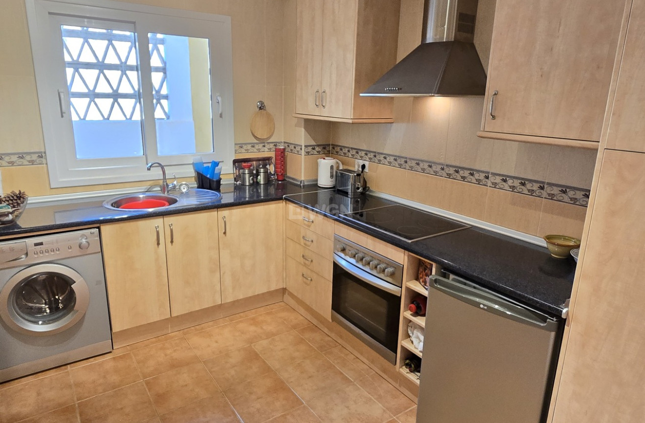 Odsprzedaż - Mieszkanie w bloku - Alcaucín - Inland