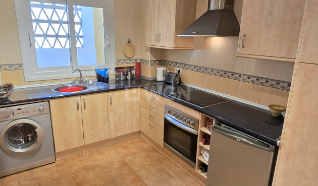 Odsprzedaż - Mieszkanie w bloku - Alcaucín - Inland