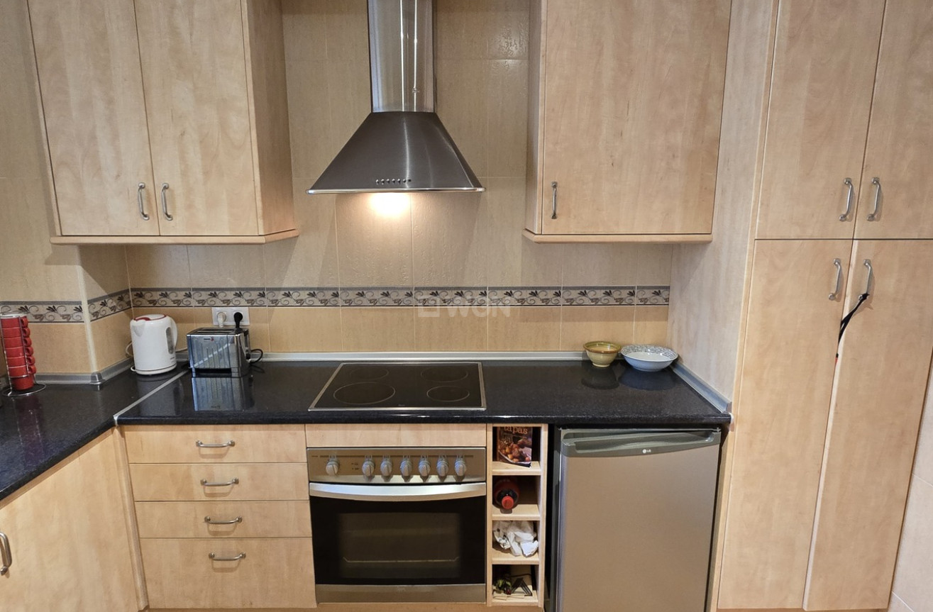 Odsprzedaż - Mieszkanie w bloku - Alcaucín - Inland