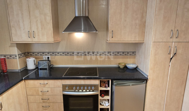 Odsprzedaż - Mieszkanie w bloku - Alcaucín - Inland