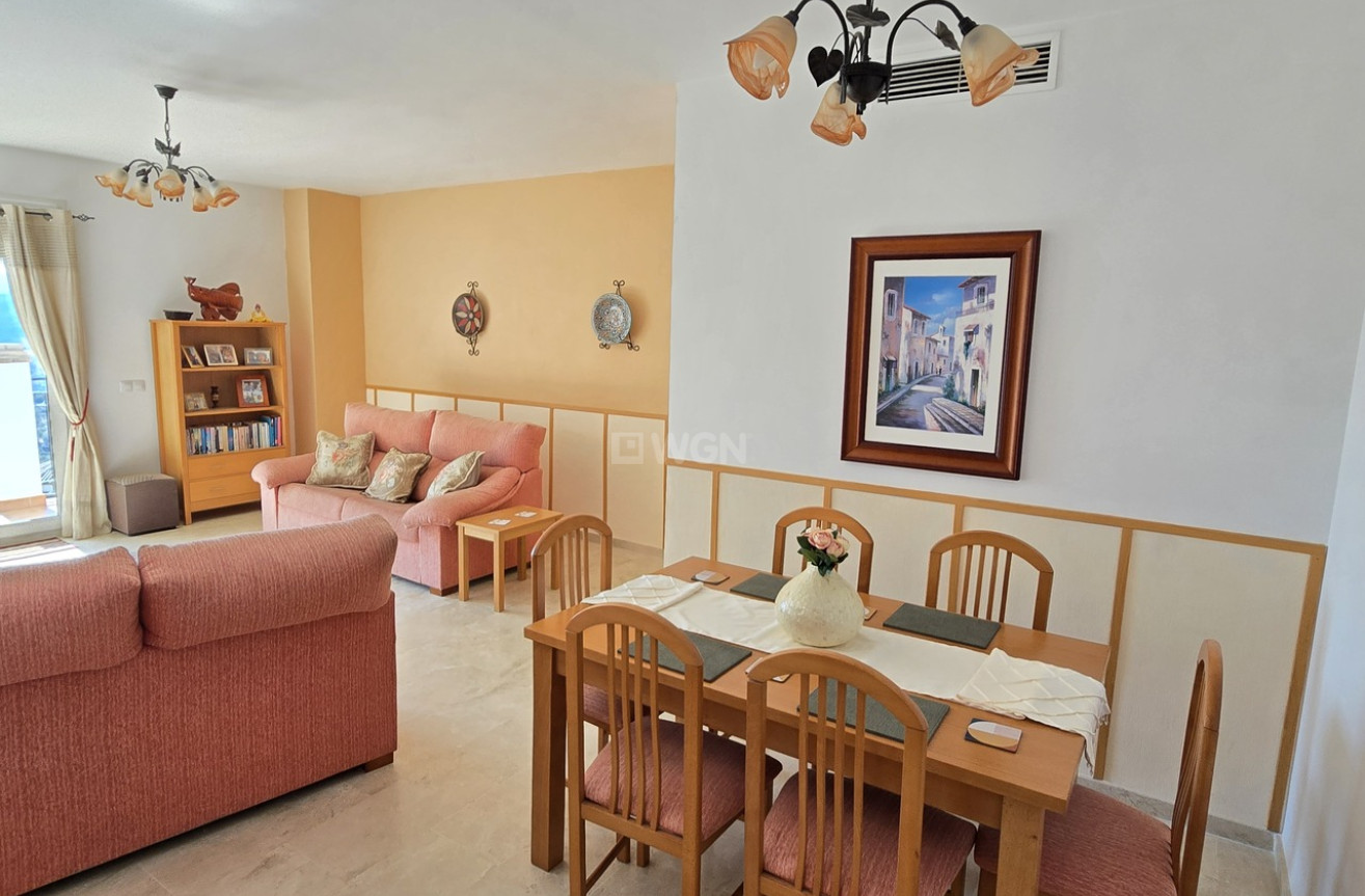 Odsprzedaż - Mieszkanie w bloku - Alcaucín - Inland