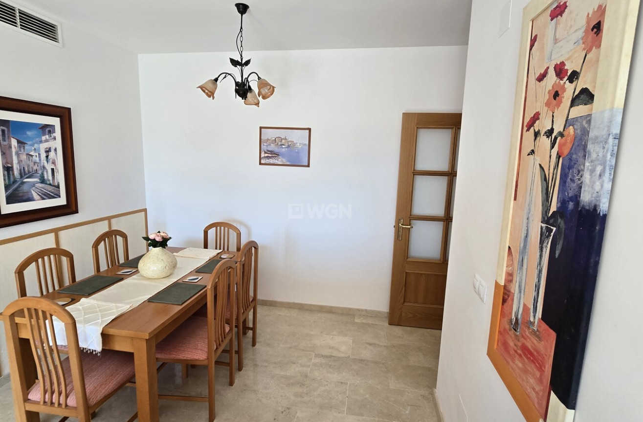 Odsprzedaż - Mieszkanie w bloku - Alcaucín - Inland