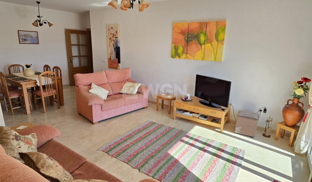 Odsprzedaż - Mieszkanie w bloku - Alcaucín - Inland