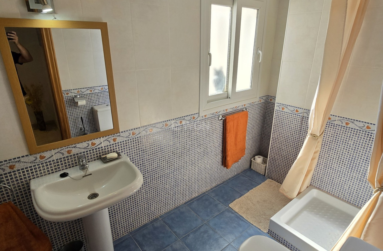 Odsprzedaż - Mieszkanie w bloku - Alcaucín - Inland