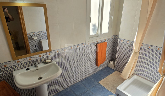 Odsprzedaż - Mieszkanie w bloku - Alcaucín - Inland