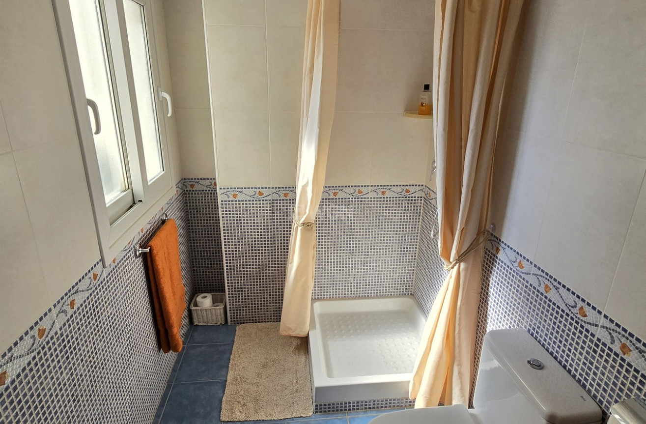 Odsprzedaż - Mieszkanie w bloku - Alcaucín - Inland