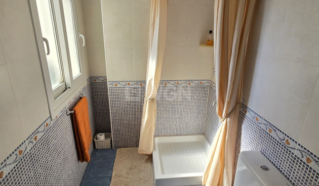 Odsprzedaż - Mieszkanie w bloku - Alcaucín - Inland