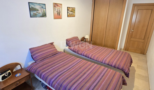 Odsprzedaż - Mieszkanie w bloku - Alcaucín - Inland