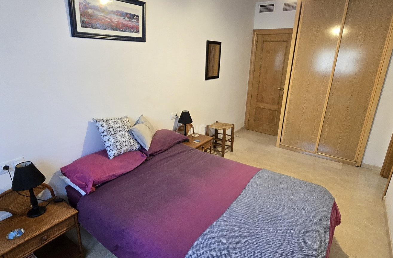 Odsprzedaż - Mieszkanie w bloku - Alcaucín - Inland