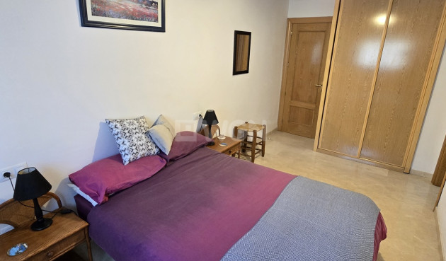 Odsprzedaż - Mieszkanie w bloku - Alcaucín - Inland