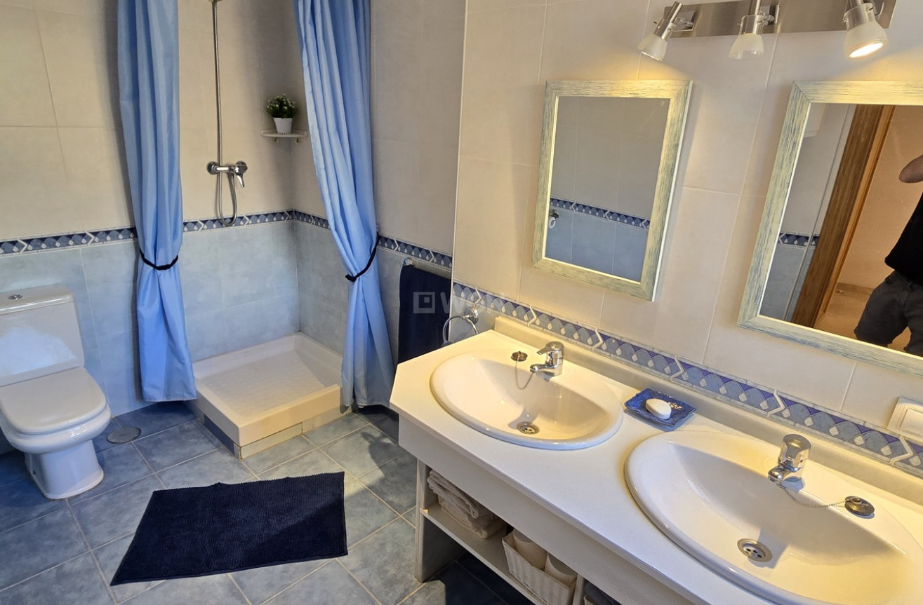 Odsprzedaż - Mieszkanie w bloku - Alcaucín - Inland