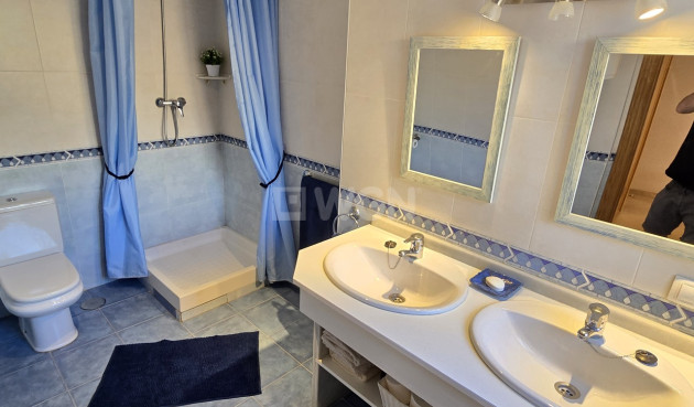 Odsprzedaż - Mieszkanie w bloku - Alcaucín - Inland