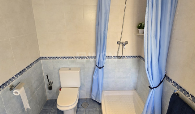 Odsprzedaż - Mieszkanie w bloku - Alcaucín - Inland