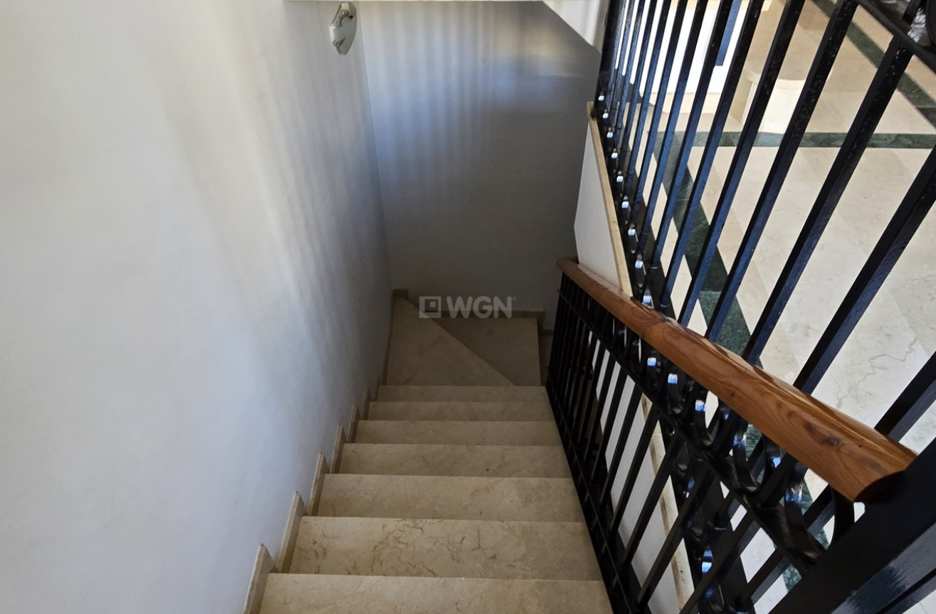 Odsprzedaż - Mieszkanie w bloku - Alcaucín - Inland