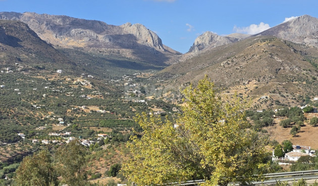 Odsprzedaż - Mieszkanie w bloku - Alcaucín - Inland