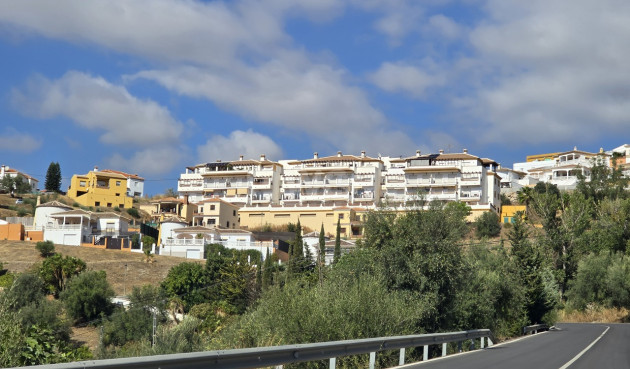 Odsprzedaż - Mieszkanie w bloku - Alcaucín - Inland