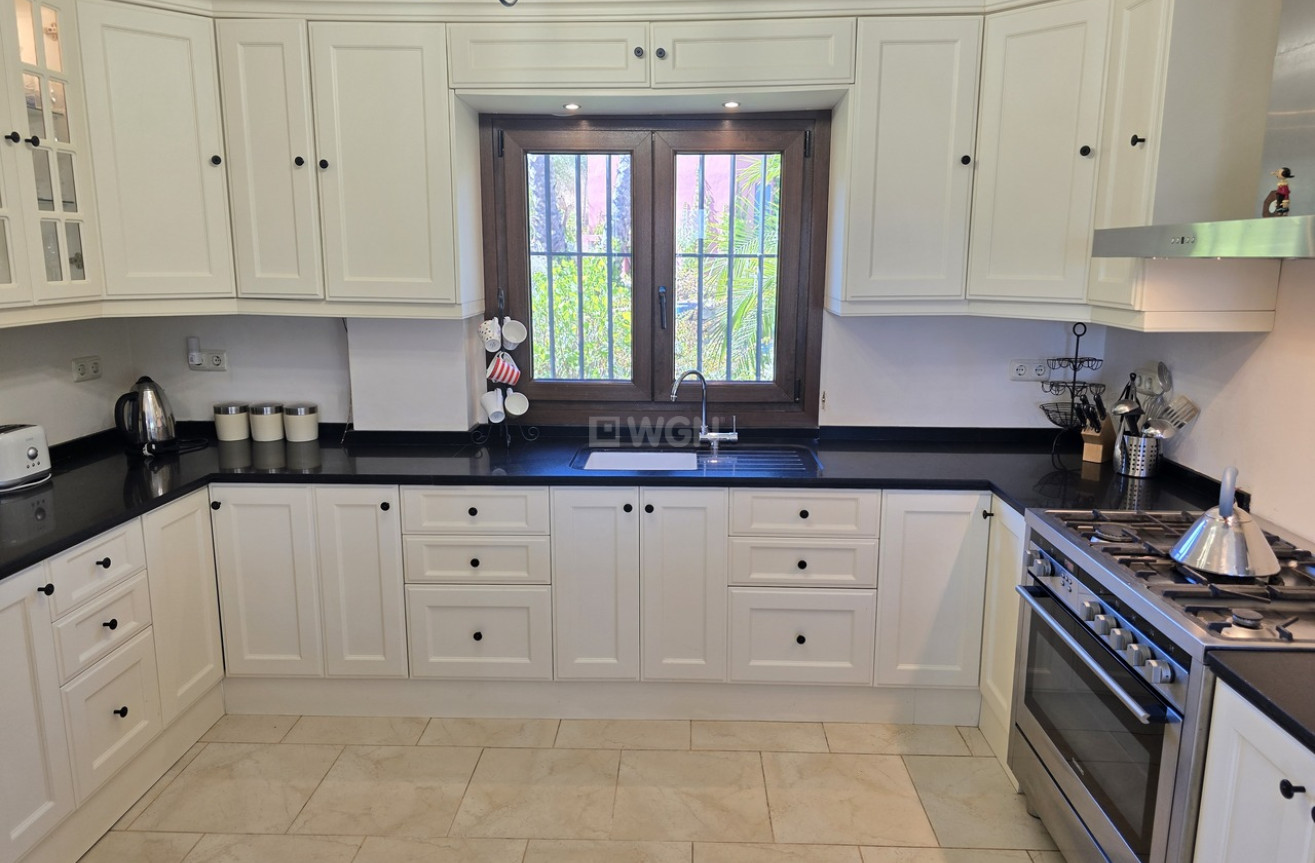 Odsprzedaż - Villa - Vinuela - Inland