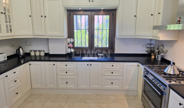 Odsprzedaż - Villa - Vinuela - Inland