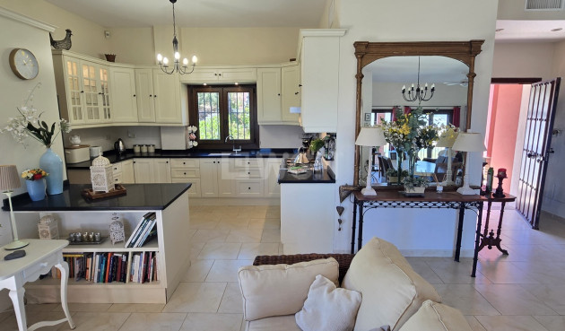 Odsprzedaż - Villa - Vinuela - Inland