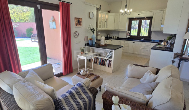 Odsprzedaż - Villa - Vinuela - Inland