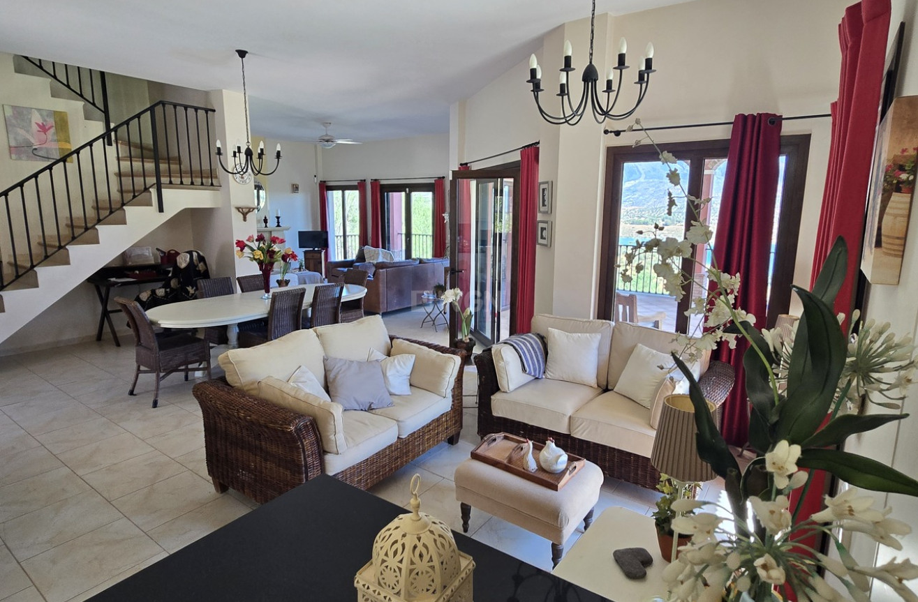 Odsprzedaż - Villa - Vinuela - Inland