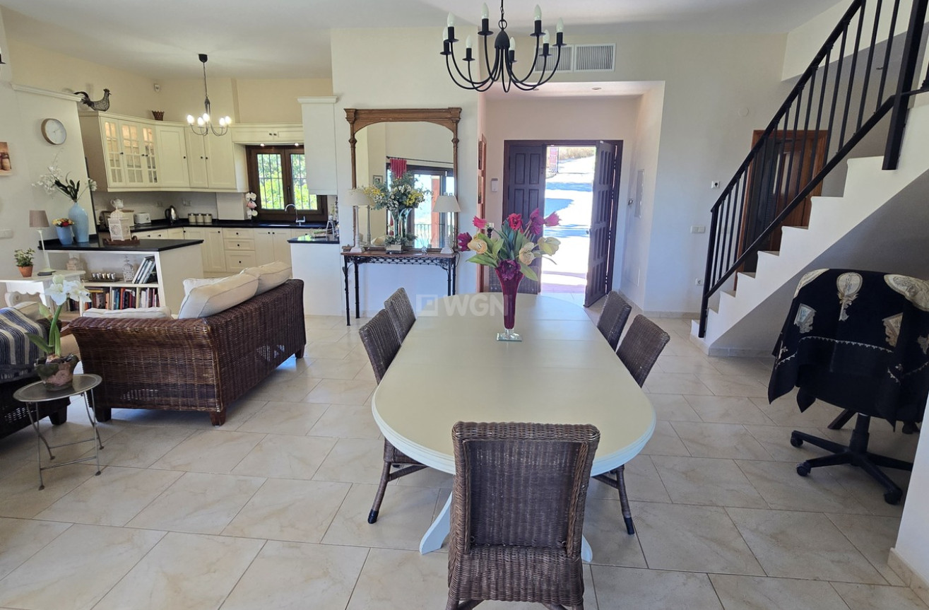 Odsprzedaż - Villa - Vinuela - Inland