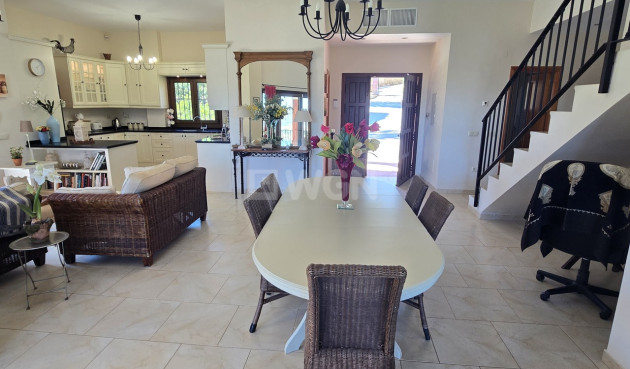 Odsprzedaż - Villa - Vinuela - Inland