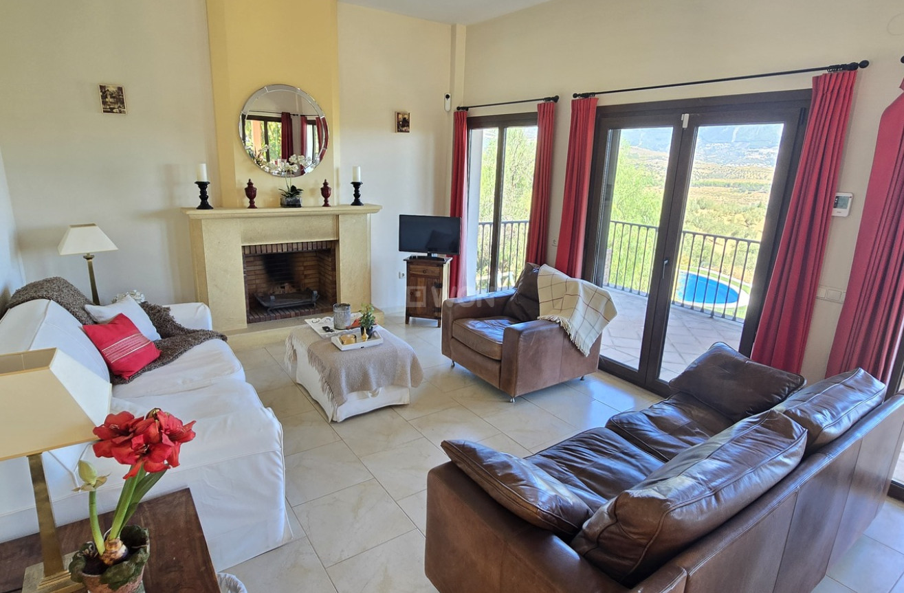 Odsprzedaż - Villa - Vinuela - Inland