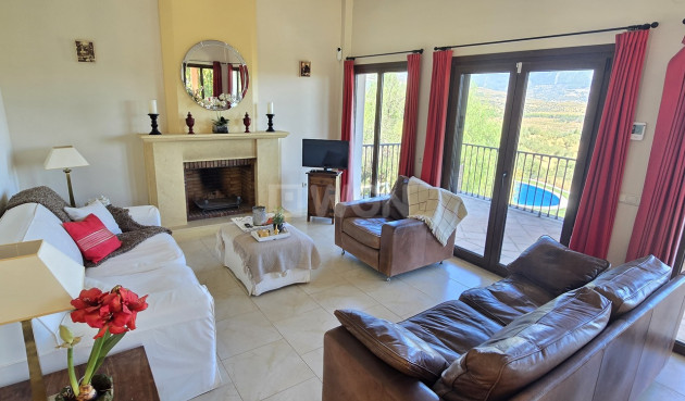 Odsprzedaż - Villa - Vinuela - Inland