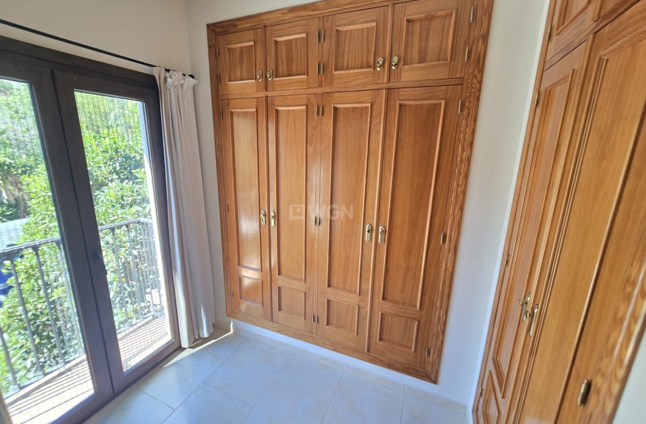 Odsprzedaż - Villa - Vinuela - Inland