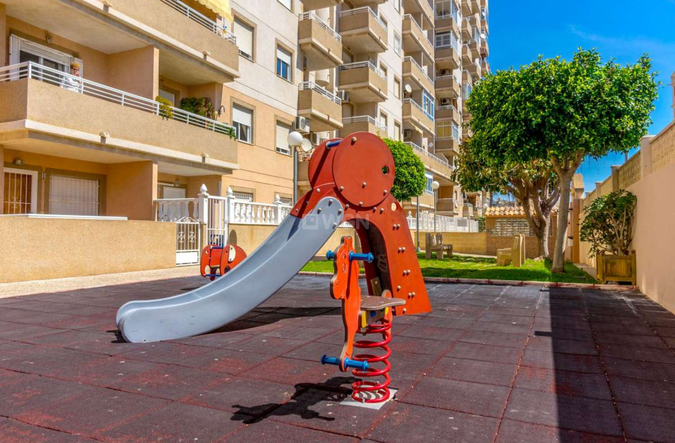 Odsprzedaż - Mieszkanie w bloku - Torrevieja - Costa Blanca