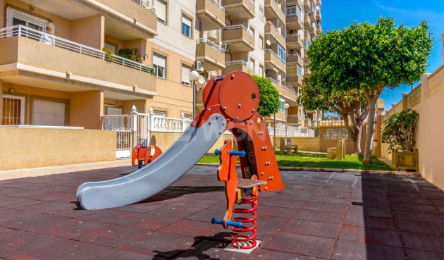 Odsprzedaż - Mieszkanie w bloku - Torrevieja - Costa Blanca