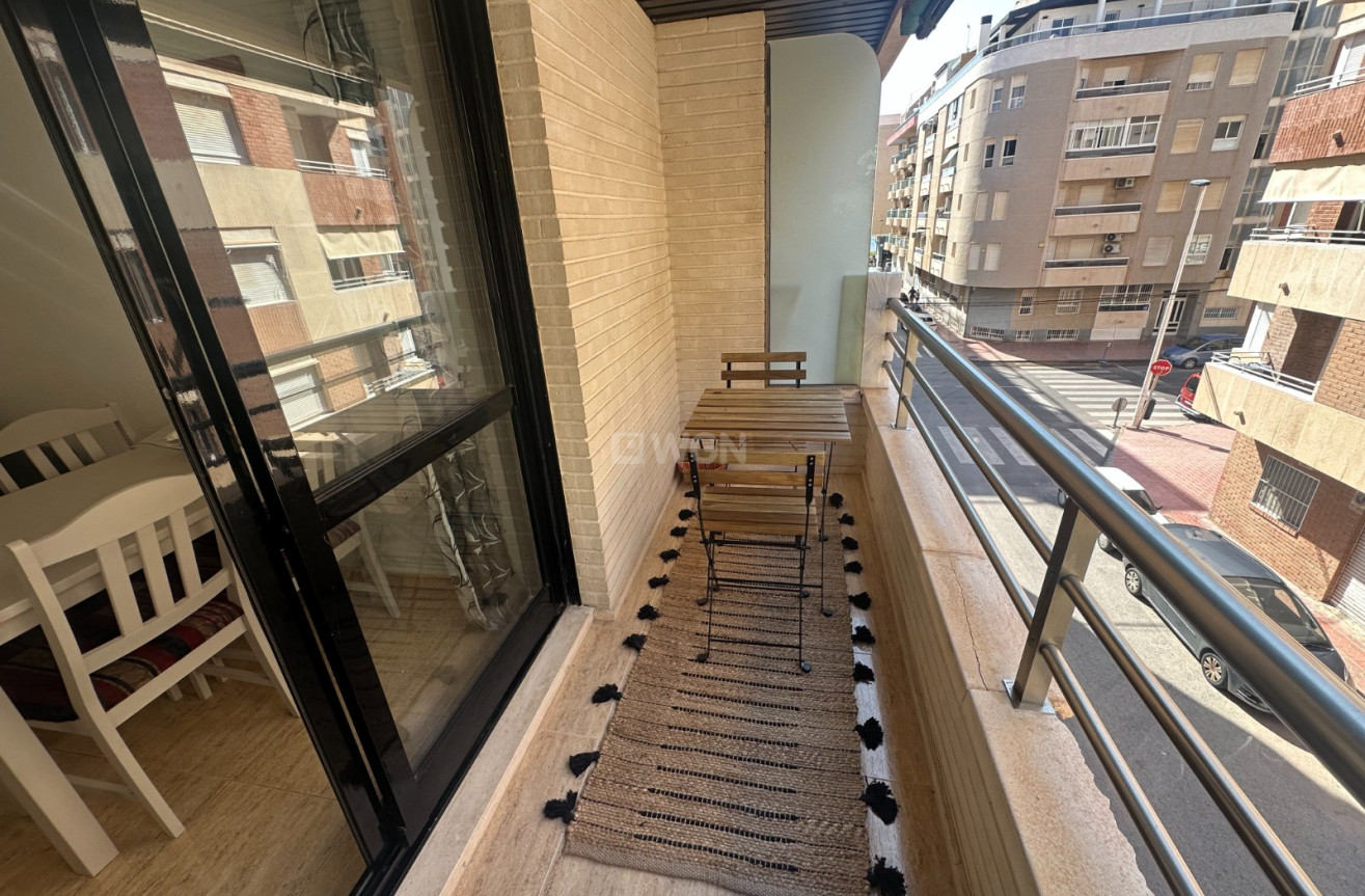 Odsprzedaż - Mieszkanie w bloku - Torrevieja - Costa Blanca