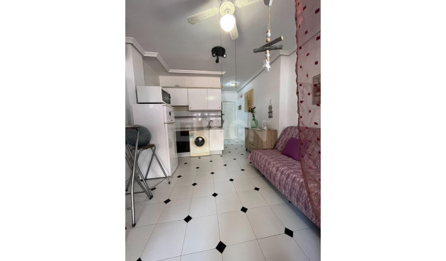 Resale - Apartment / flat - Torrevieja - Centro