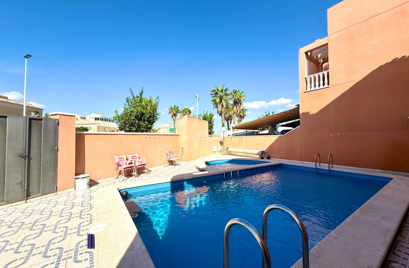 Resale - Villa - Torrevieja - El Limonar