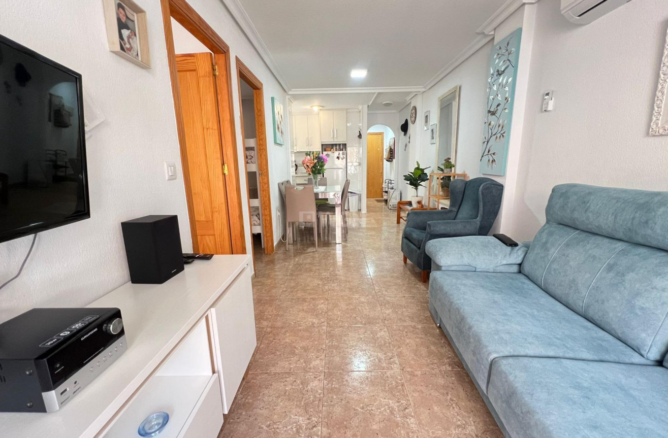 Odsprzedaż - Mieszkanie w bloku - Torrevieja - Playa de los Locos