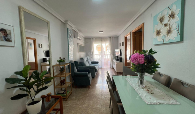 Odsprzedaż - Mieszkanie w bloku - Torrevieja - Playa de los Locos