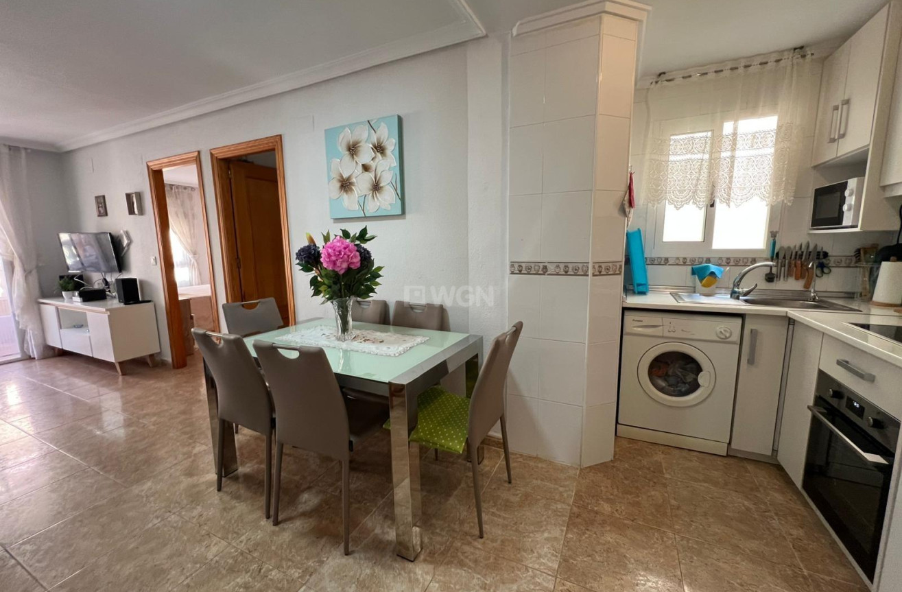 Odsprzedaż - Mieszkanie w bloku - Torrevieja - Playa de los Locos