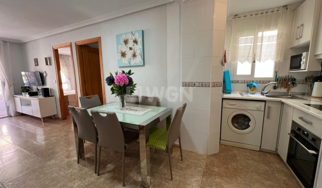 Odsprzedaż - Mieszkanie w bloku - Torrevieja - Playa de los Locos