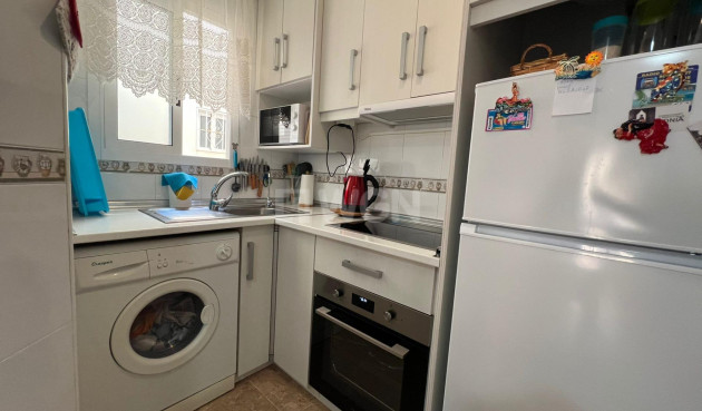 Odsprzedaż - Mieszkanie w bloku - Torrevieja - Playa de los Locos