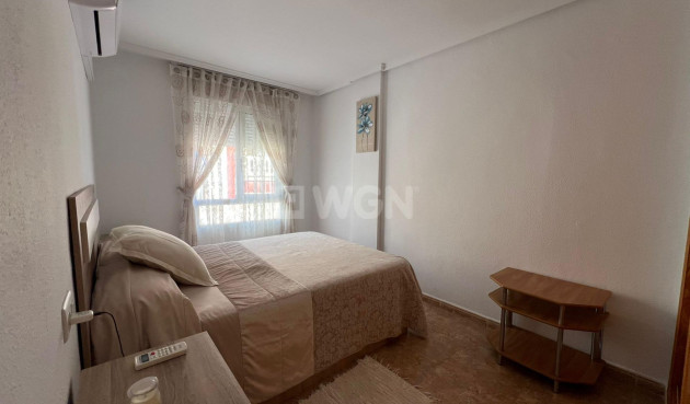 Odsprzedaż - Mieszkanie w bloku - Torrevieja - Playa de los Locos