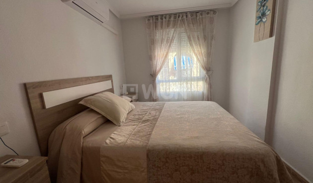 Odsprzedaż - Mieszkanie w bloku - Torrevieja - Playa de los Locos