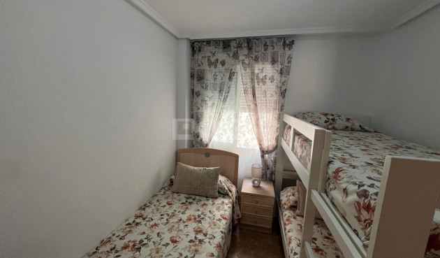 Odsprzedaż - Mieszkanie w bloku - Torrevieja - Playa de los Locos