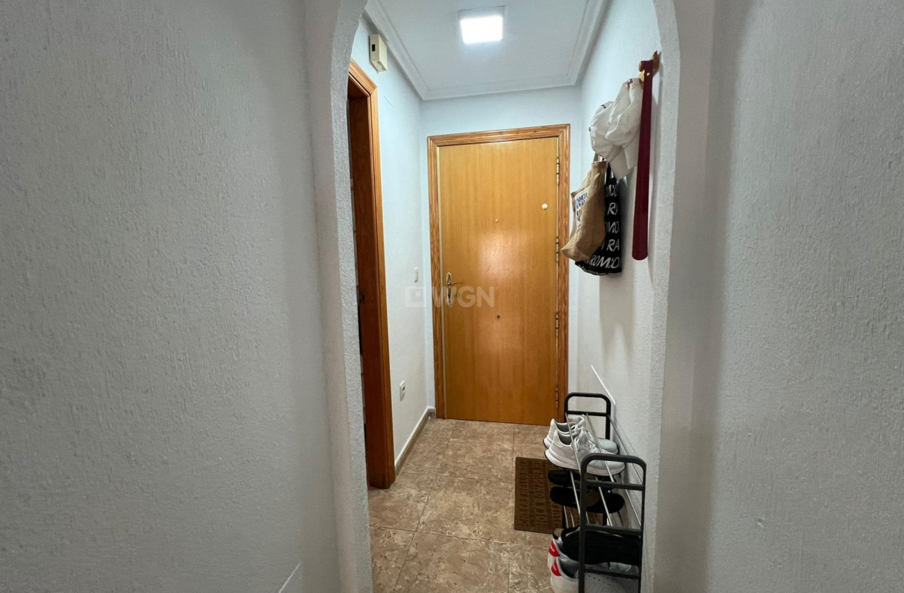 Odsprzedaż - Mieszkanie w bloku - Torrevieja - Playa de los Locos
