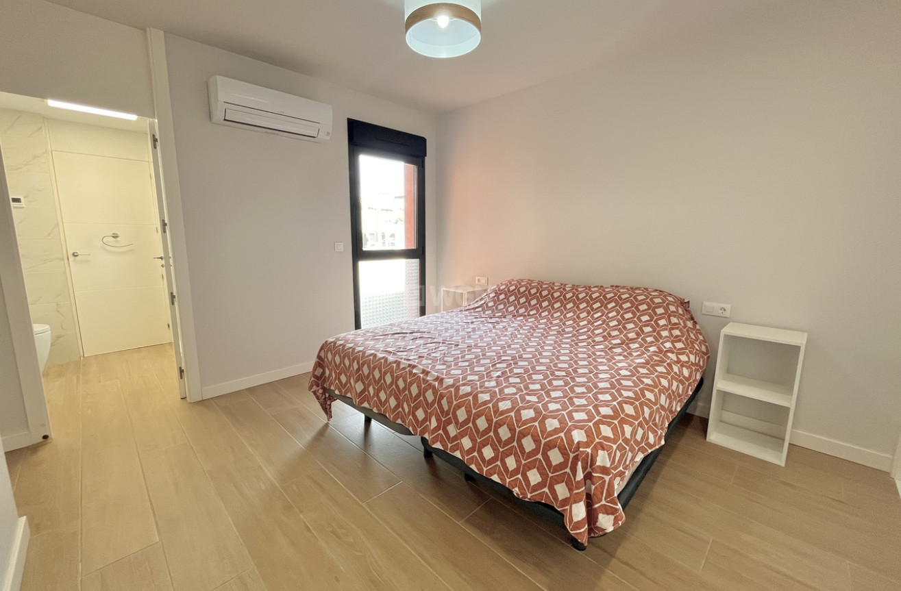 Resale - Apartment / flat - Villamartin - Costa Blanca