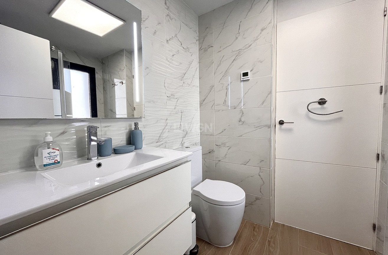 Resale - Apartment / flat - Villamartin - Costa Blanca