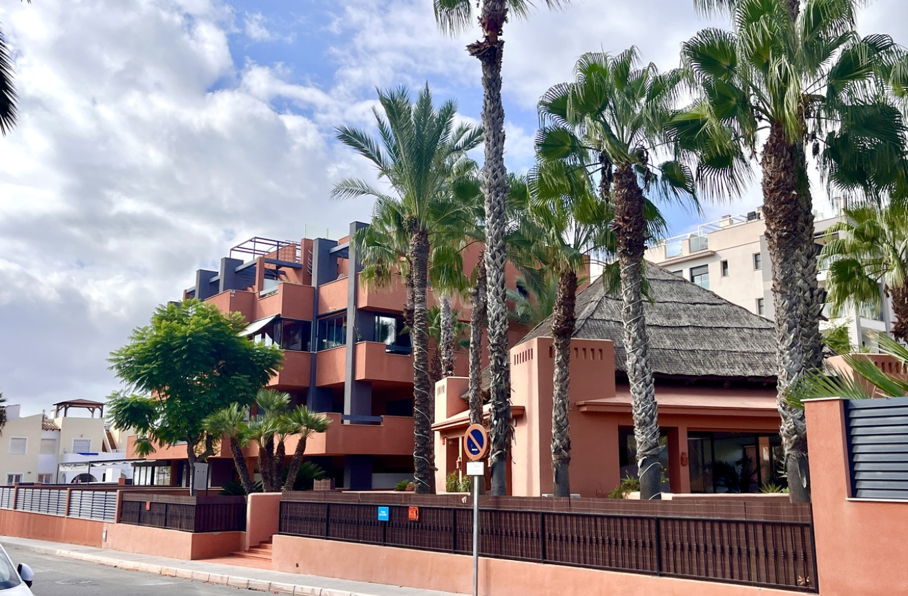 Resale - Apartment / flat - Villamartin - Costa Blanca